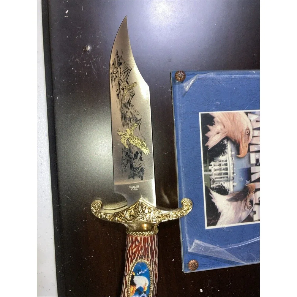 Bald eagle gold and silver with plaque hunting knife
